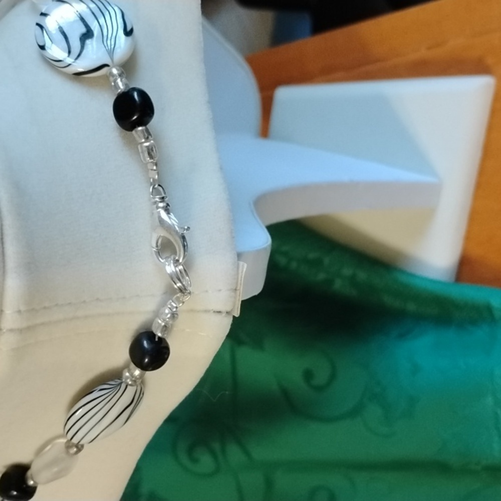 Hand Crafted Mother Of Pearl Beaded Necklace - Picture 5 of 6